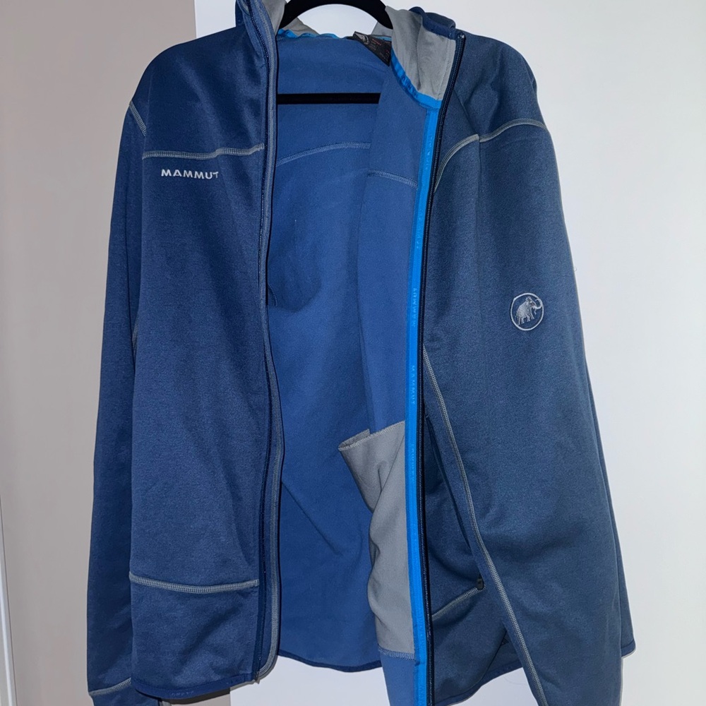 Mammut Men's Performance hoody in Blue and Gray